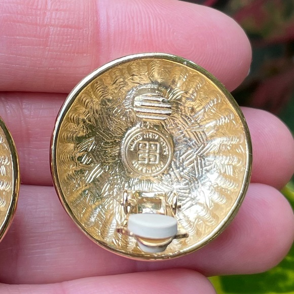 Givenchy VTG 18K gold plated clip earrings - Picture 12 of 14